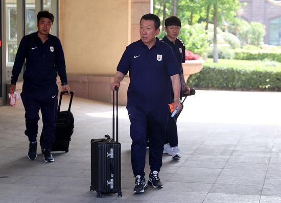 瓜导新片《猎杀之后》启动 加菲、罗伯茨围读剧本 2024-07-08 据报道，“瓜导”卢卡·瓜达尼诺执导的惊悚片《猎杀之后》（After the Hunt，暂译）已开始制作，影片主演之一的朱莉娅·罗伯茨分享了一张合照，并贴文写到：“我们来了！