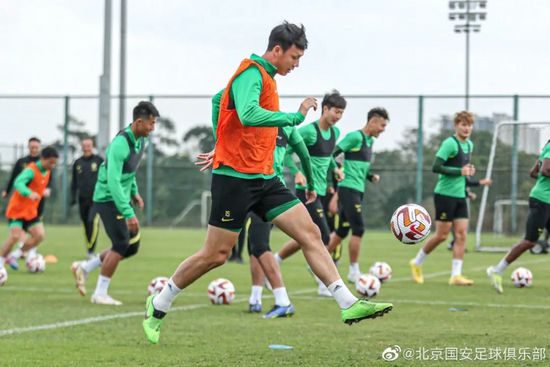 维伦纽瓦感谢观众称被感动 2024-09-09 当地时间9月8日，丹尼斯·维伦纽瓦现身第41届多伦多国际电影节“致敬奖”颁奖典礼红毯。