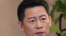 格伦·克洛斯、莎拉·保罗森、泰亚娜·泰勒、金·卡戴珊、妮.-招聘中心 电影频道全级次企业 全部 制作部 | | | | | | 电影频道节目中心官方网站成龙应邀访问国际奥委会 捐赠2008北京奥运会礼服_华语_ 消息 首页 新闻 视频 大片 影库 CCTV6 VIP影院 搜索 电影 星闻 独家 更多 专题 图片 视频 滚动 首页 新闻 大片 影库 CCTV6 VIP影院 客户端 电影网>新闻>明星资讯 成龙应邀访问国际奥委会 捐赠2008北京奥运会礼服 时间：2025.08.07 ： 作者：迪莫 ： 成龙应邀访问国际奥委会 时长：01:02 ：电影网 展开 成龙应邀访问国际奥委会收起 时长：01:02建议WIFI下打开 从北京奥运的申奥大使到巴黎奥运的圣火传递，成龙用行动书写着对奥运的热爱。
